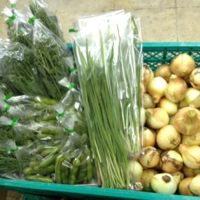 4/2(sat)本日の仕入れです。  糸満市 中村さんの自然栽培のスティックブロッコリー・そら豆・にら・玉ねぎ・島ニンニクが入荷しました！