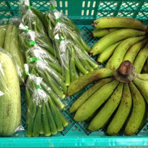 6/23(thu)本日の仕入れです。  八重瀬町 島袋悟さんの自然栽培のバナナ・無農薬栽培の丸オクラ、糸満市 中村一敬さんの無農薬栽培のへちま、が入荷しました！