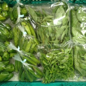7/6(wed)本日の仕入れです。  北中城村ソルファコミュニティさんの自然栽培のピーマン・モロヘイヤ・・オクラ・・スウィートバジル・レモンバジル・うりずん豆、が入荷しました！