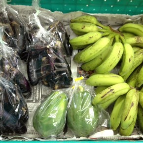8/31(wed)本日の仕入れです。  うるま市 玉城勉さんの自然栽培のナス・パパイヤ・島バナナ、が入荷しました！