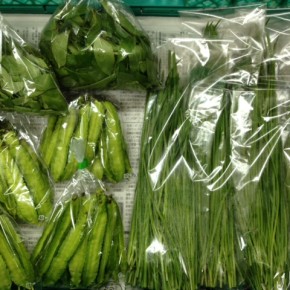 10/28(fri)本日の仕入れです。  北中城村ソルファコミュニティさんの自然栽培のモロヘイヤ・にら・うりずん豆、が入荷しました。