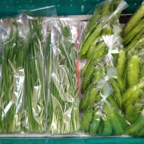 10/31(mon)本日の仕入れです。  北中城村ソルファコミュニティさんの自然栽培のニラ・うりずん豆、が入荷しました。