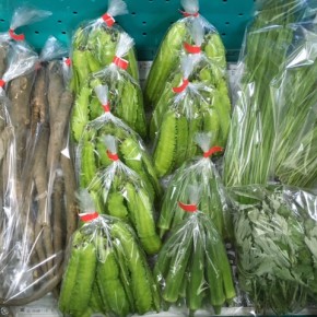 6/9(fri)本日の仕入れです。  北中城村ソルファコミュニティさんの自然栽培のオクラ・ゴボウ・ニラ・よもぎ・うりずん豆、が入荷しました。