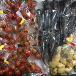 1/12(fri)本日の仕入れです。  うるま市 玉城勉さんの自然栽培のミニトマト・黒人参・新生姜が入荷しました！