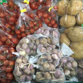 3/9(fri)本日の仕入れです。  うるま市 玉城勉さんの自然栽培のミニトマト・ニンニク・ジャガイモが入荷しました！