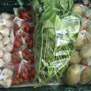 5/7(mon)本日の仕入れです。  うるま市 玉城勉さんの自然栽培のミニトマト・ニンニク・カンダバー、北中城村 ソルファコミュニティさんの自然栽培のジャガイモが入荷しました！