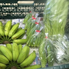 7/20(fri)本日の仕入れです。  うるま市 玉城勉さんの自然栽培の島バナナ、北中城村ソルファコミュニティさんの自然栽培のゴーヤー・エンサイ・オクラ・ヨモギが入荷しました！
