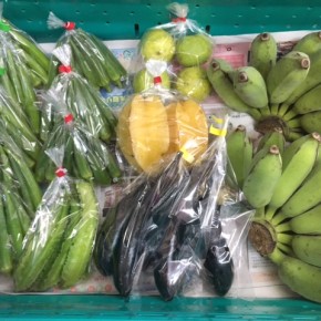 9/15(sat)本日の仕入れです。  うるま市 玉城勉さんの自然栽培の銀バナナ・なす、北中城村ソルファコミュニティさんの自然栽培のうりずん豆・角オクラ・ピンクグァバ・スターフルーツが入荷しました！