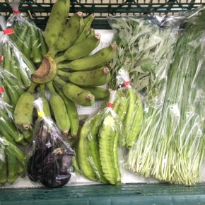9/3(mon)本日の仕入れです。  うるま市 玉城勉さんの自然栽培のナス・黄輝バナナ・丸オクラ、北中城村ソルファコミュニティさんの自然栽培のヨモギ・うりずん豆・ニラが入荷しました！