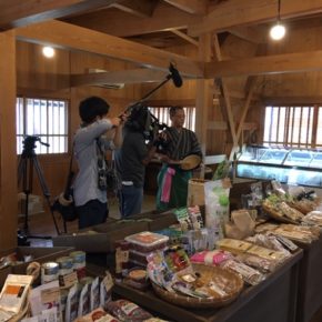 9/7(sat)に開催された第2回「琉球精進・一汁一菜～沖縄の野菜で精進料理を楽しむ会～」の模様を沖縄テレビ(OTV)さんに取材頂きました。 放送は、明日9/18(wed)18:14～のニュースの中で紹介されます。ぜひ、ご覧下さい。