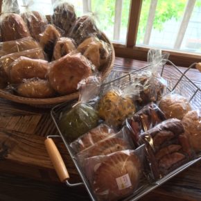 南城市マテパンさんのパンが入荷しました！ 来週からはシュトーレンの販売を開始予定です。（限定15個） ご予約は店頭で。