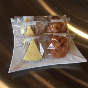 本日からチーズケーキが新登場！ 浦添市港川のルポムさんのスイーツの入荷は毎週月曜・木曜日。 シュークリーム・ガトーショコラ・マカロン・クッキー各種あります。